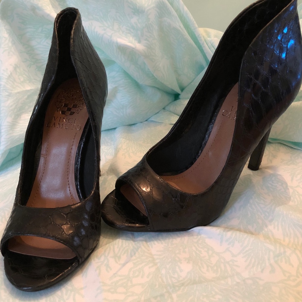 Vince Camuto Size 4 heels with original box